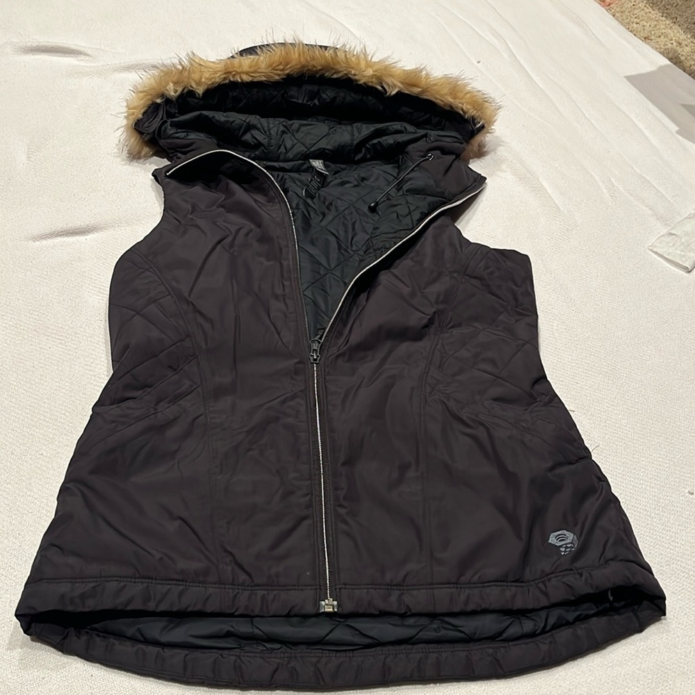 Vest removable fir trim on hood